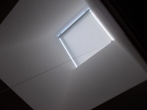 天窓　ロールスクリーン