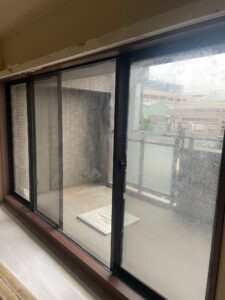 窓枠　シート貼り