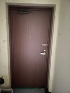 玄関枠　扉　シート貼り