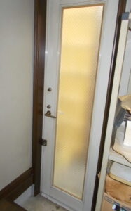 型板ガラス　防犯フィルム