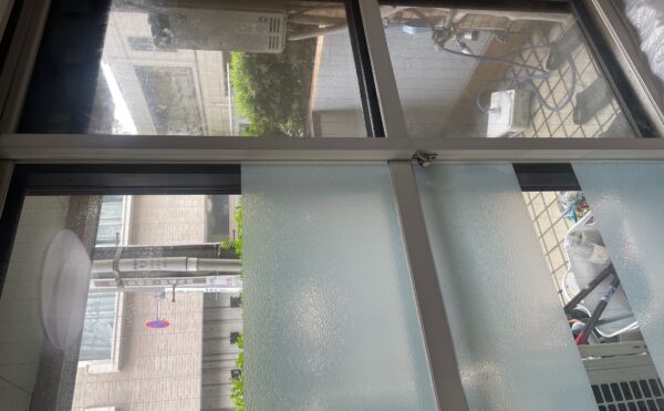 下北沢　フィルム剥がし