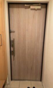 玄関扉　ダイノックシート