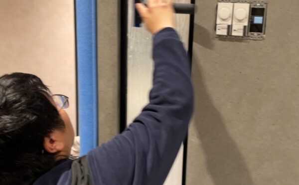 スリット窓　目隠しフィルム