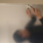 港区のマンションSさん宅の浴室扉に目隠しフィルム