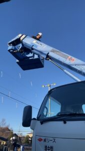 高所作業車 フィルム施工