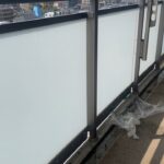 都筑区のマンションのバルコニー目隠しフィルム貼り替え
