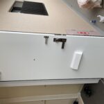 相模原市のマンションの扉のダイノックシート